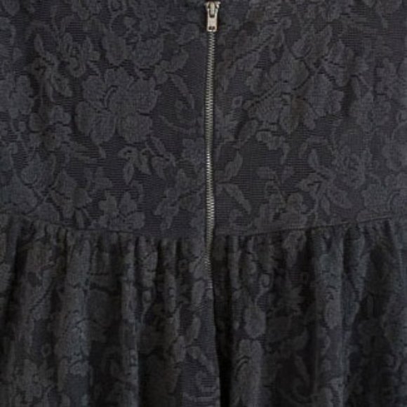 ✨FREE✨ Lace Floral Summer Dress - Picture 2 of 3